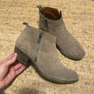 Lucky Brand Beige Ankle booties